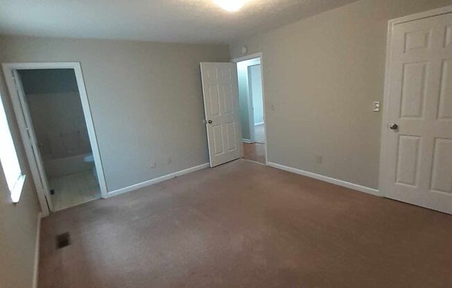 3 beds, 2 baths, $1,350