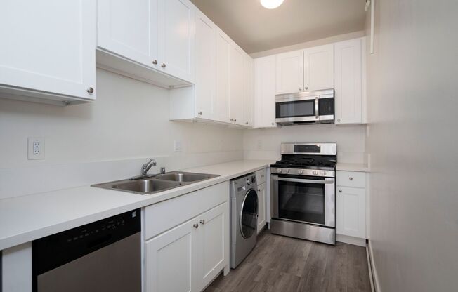 Studio, 1 bath, 500 sqft, $1,895, Unit 16