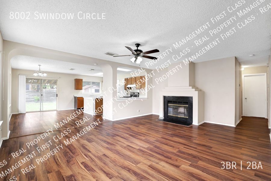 8002 SWINDOW CIR