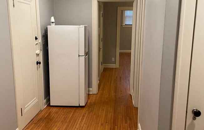 1 bed, 1 bath, 835 sqft, $1,245, Unit 9