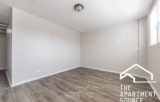 4852 W DIVERSEY AVE