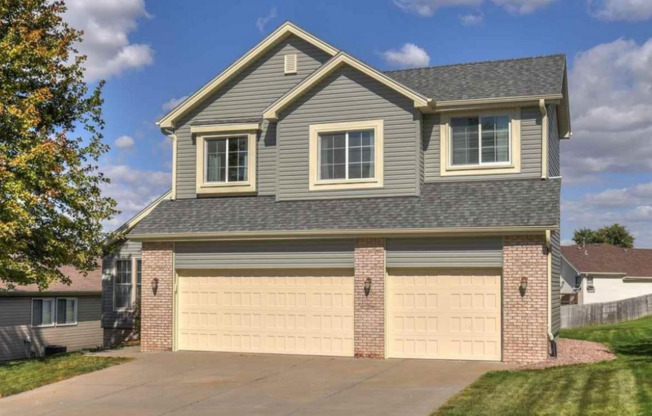 Beautiful 4 Bedroom In Rose Garden Estates!!