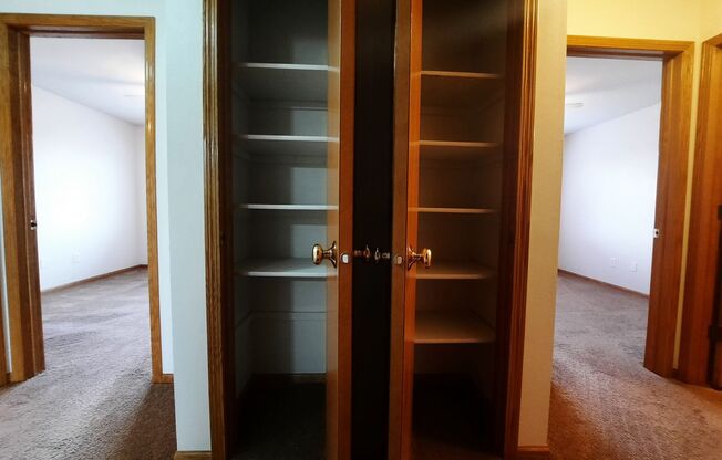 2 beds, 2 baths, 850 sqft, $985, Unit 304