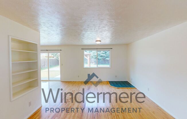 151 E. Maple *Fully Finished Basement*