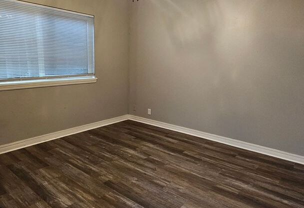 2 beds, 2 baths, 925 sqft, $1,300, Unit 119