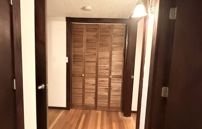 2 beds, 1 bath, $895, Unit SC558
