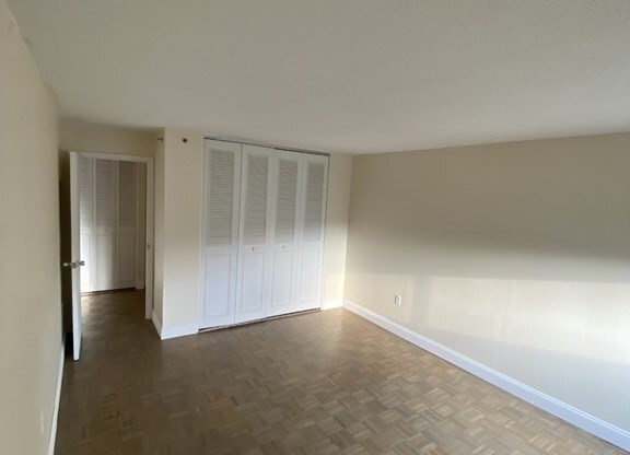 1025 Hancock St