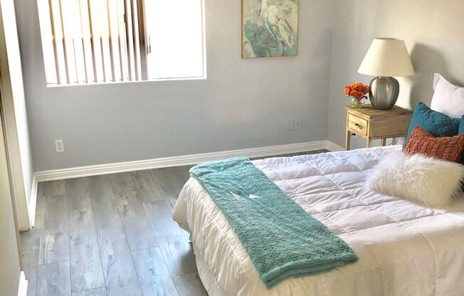 Spacious 2 Bedroom, 2 Bath Apartment in Long Beach with Balcony – $2,350 | Parking Available