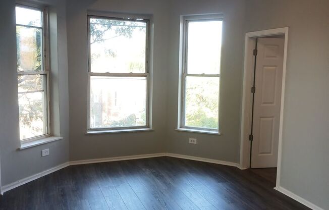 3 beds, 1 bath, $1,575, Unit 201-3