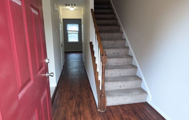 Beautifully maintained townhouse in Frederick available mid May!