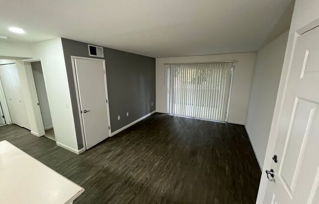 2 beds, 1 bath, 848 sqft, $1,900, Unit 1807