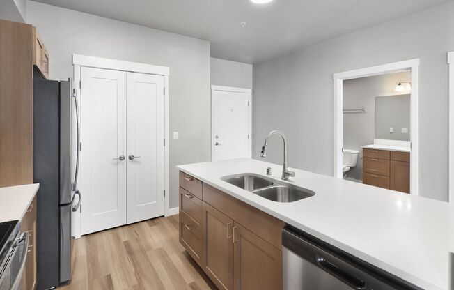 2 beds, 2 baths, 919 sqft, $2,020, Unit 403