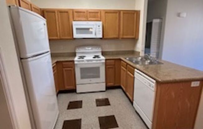 3 beds, 2 baths, 1,132 sqft, $2,050, Unit 3-210