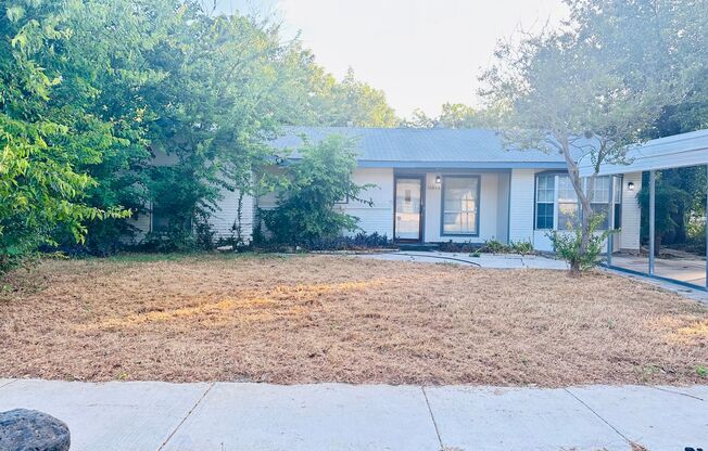 Beautifully renovated 5 bedroom, 3 bathroom home in Oak Grove!