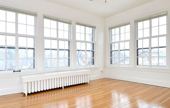 2 beds, 1 bath, 816 sqft, $1,320, Unit 24 - 215