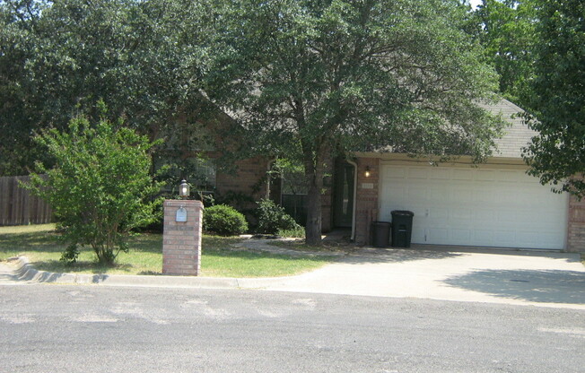 3 beds, 2 baths, $1,600