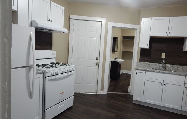 2 beds, 1 bath, $1,050, Unit Unit 5