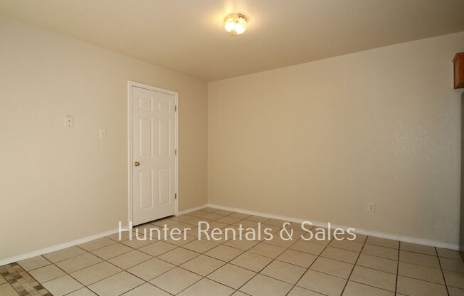 3 beds, 2 baths, $1,295