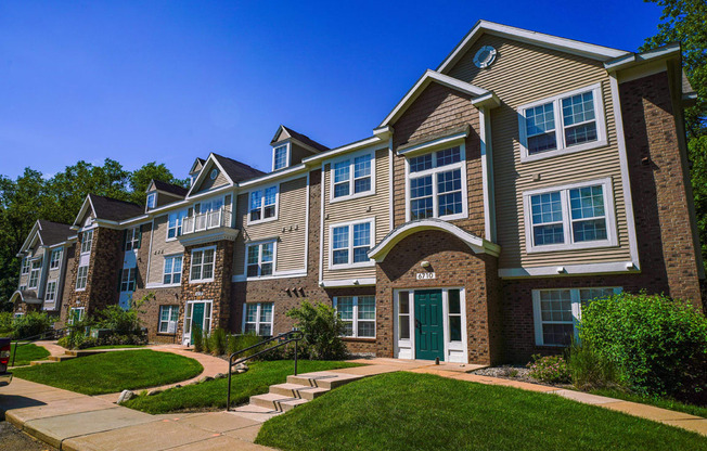 Building Exterior at Tall Oaks Apartment Homes, Kalamazoo, MI, 49009