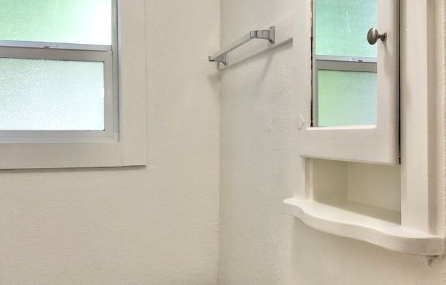 Studio, 1 bath, $1,095, Unit 28