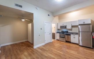 Studio, 1 bath, 328 sqft, $1,299, Unit 305