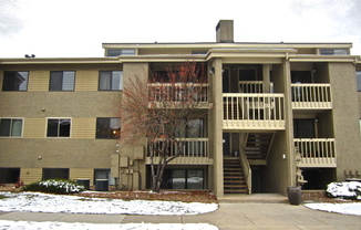 Spacious One Bedroom Condo At The Seasons In South Boulder!