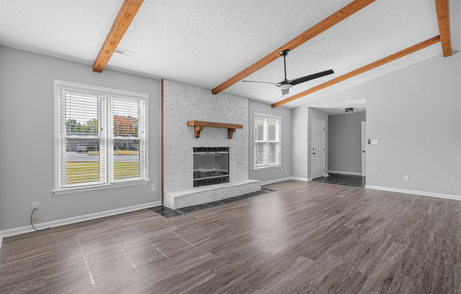1095 KERR DR SE