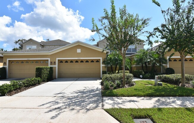 Winter Springs 3br 2.5ba townhouse in GATED COMMUNITY of Harbor Winds! FRESH PAINT in entire home. Downstairs master bedroom.