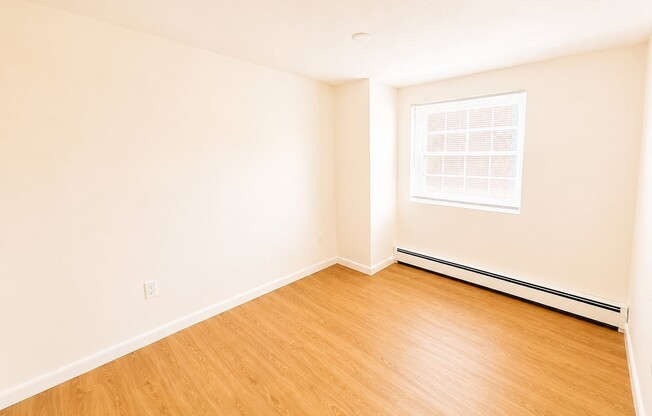 2 beds, 1 bath, 799 sqft, $2,400, Unit L2