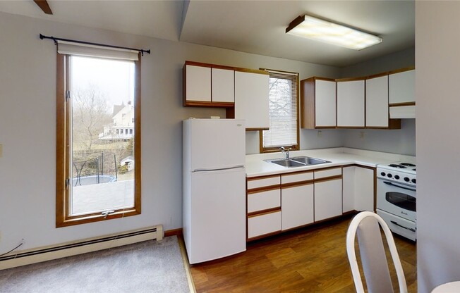 20 1 HALLOCK LN
