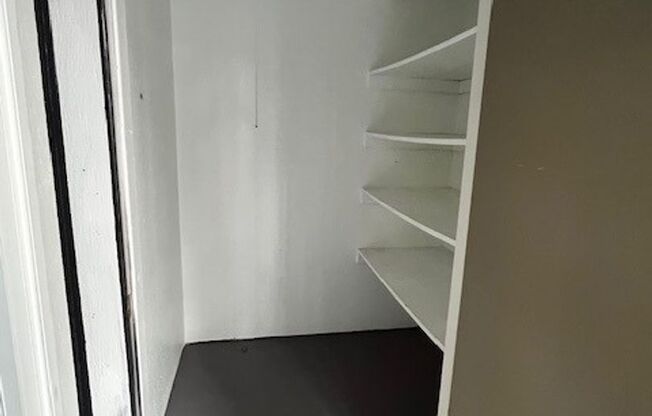 2 beds, 2 baths, 950 sqft, $2,175, Unit 18