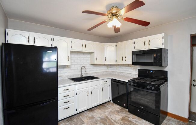 Charming 3-Bedroom Single Family Home – Pet Friendly!