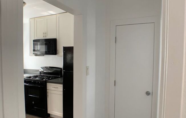 1 bed, 1 bath, 550 sqft, $1,850, Unit B