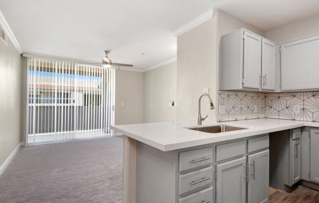 2 beds, 2 baths, 972 sqft, $1,599, Unit 320