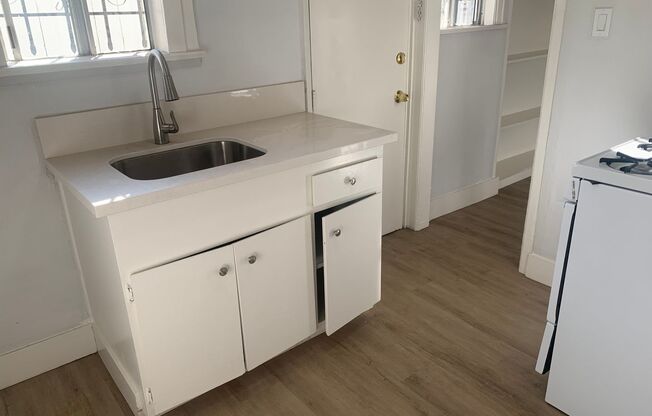 Studio, 1 bath, $1,320, Unit 06