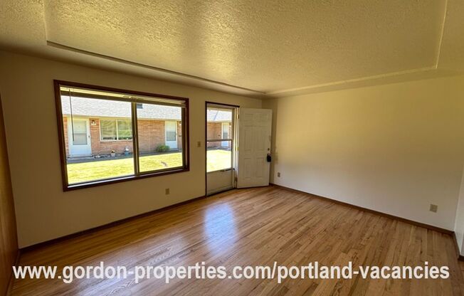 $1,195.00 - NE 65th Ave - Vintage 1 bedroom apartment with newly remodeled kitchen & bath