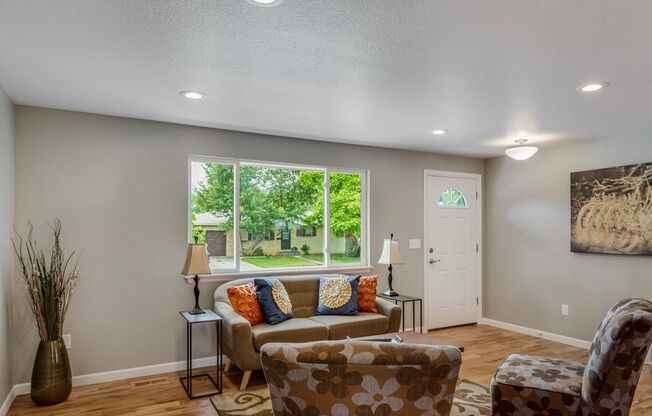 Modern 3 Bedroom 1 Bath Near Downtown Longmont!