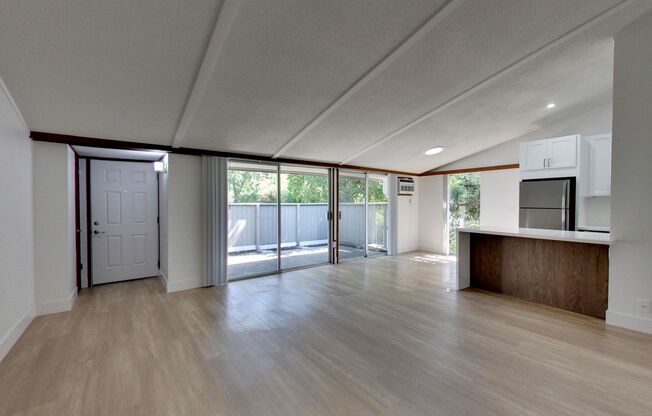 2 beds, 1 bath, 900 sqft, $2,783, Unit 126