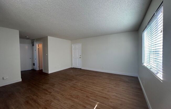 2 beds, 2 baths, $2,375, Unit Unit 4