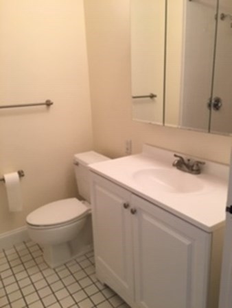 1 bed, 1 bath, 850 sqft, $3,000, Unit 722