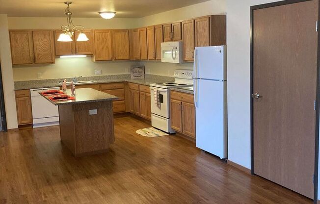 3 beds, 2 baths, 1,345 sqft, $1,890, Unit 3306