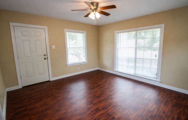 Spacious Cozy Home in Eastlawn