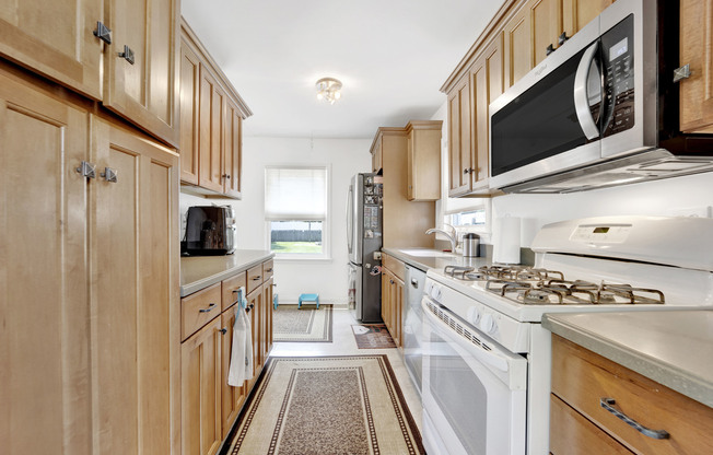 340 S LDG LN