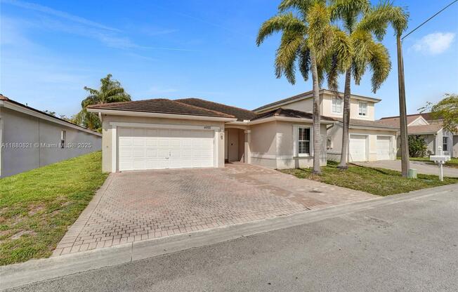 4955 SW 33 AVE