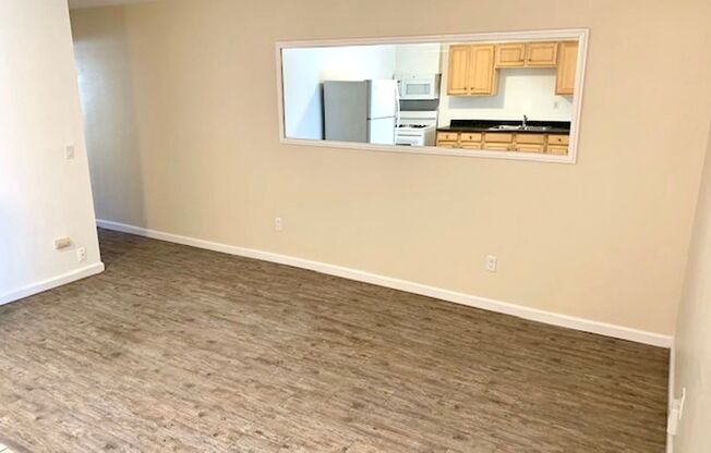 2BD+ DEN/1BA APARTMENT AVAILABLE IN SEPTEMBER! 1.5 BLOCKS FROM OCEAN BEACH! $2,695/mo
