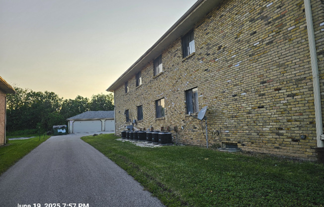 4231 N 104 ST