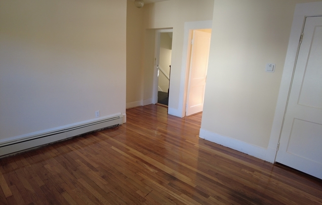 1 bed, 1 bath, 700 sqft, $1,850, Unit 5