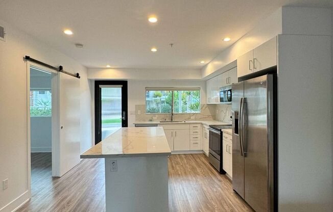 2 beds, 1.5 baths, 948 sqft, $8,500, Unit A103