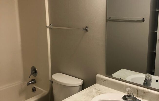 1 bed, 1 bath, 634 sqft, $839, Unit 5627 UD