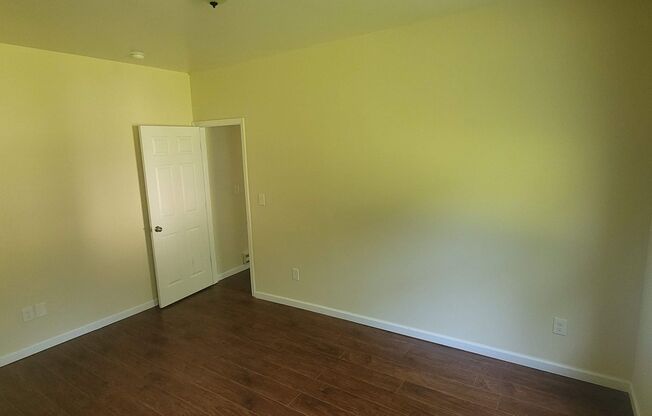 2 beds, 1 bath, $1,200, Unit Unit 6